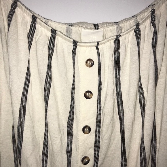 💰PRICE DROP💰 Like new H&M off shoulder top - Picture 3 of 5